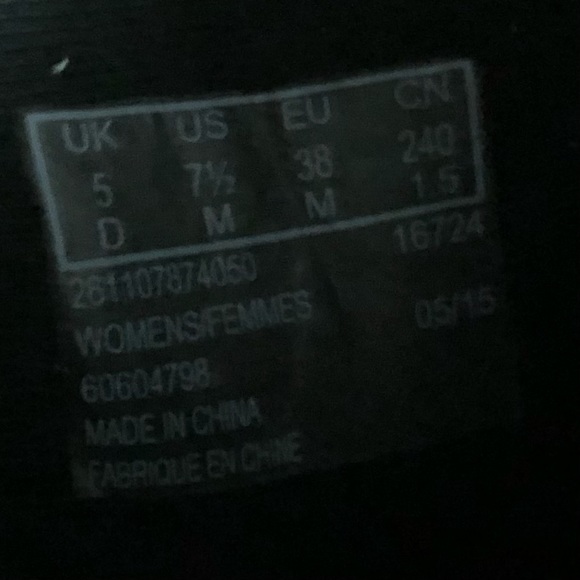 Clarks black leather boot with chrome hardware size 7.5 barely worn - Picture 4 of 4